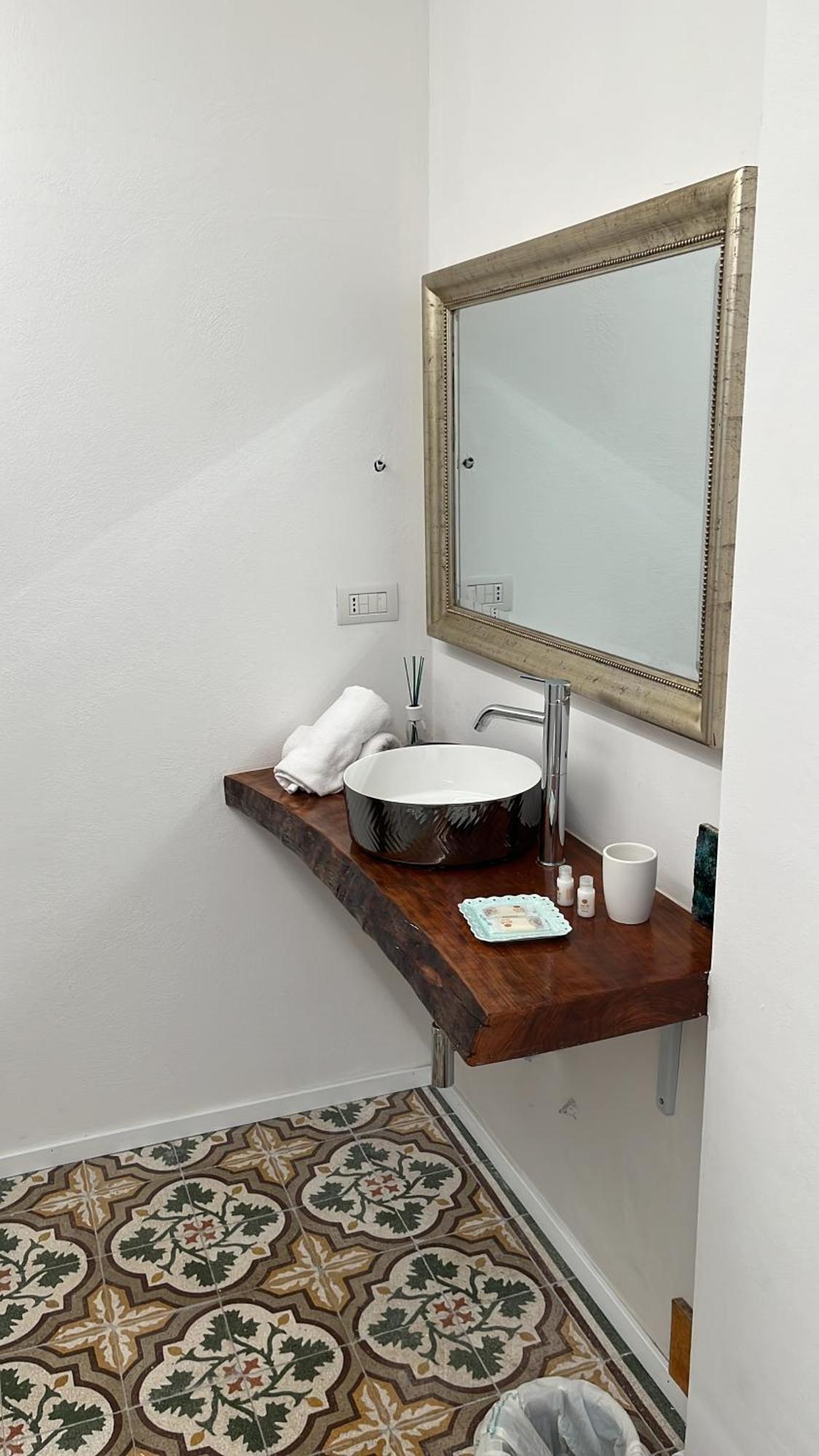 Rosarias Rooms Manfredonia Exteriör bild